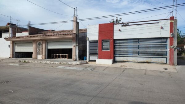 DOS CASAS EN VENTA COLONIA DIAZ ORDAZ CULIACAN TERRENO GRANDE