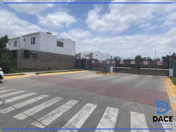 CASA EN VENTA VALLE ALTO PRIVADA CON ALBERCA CULIACAN - Image 2