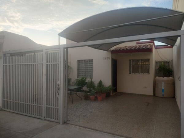 CASA EN VENTA FRACCIONAMIENTO LOS ARCOS ZONA BARRANCOS EN CULIACAN