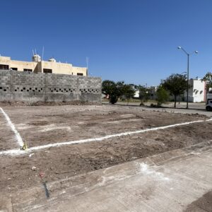 LOTES CON SERVICIOS EN VENTA FRACC. ZONA DORADA