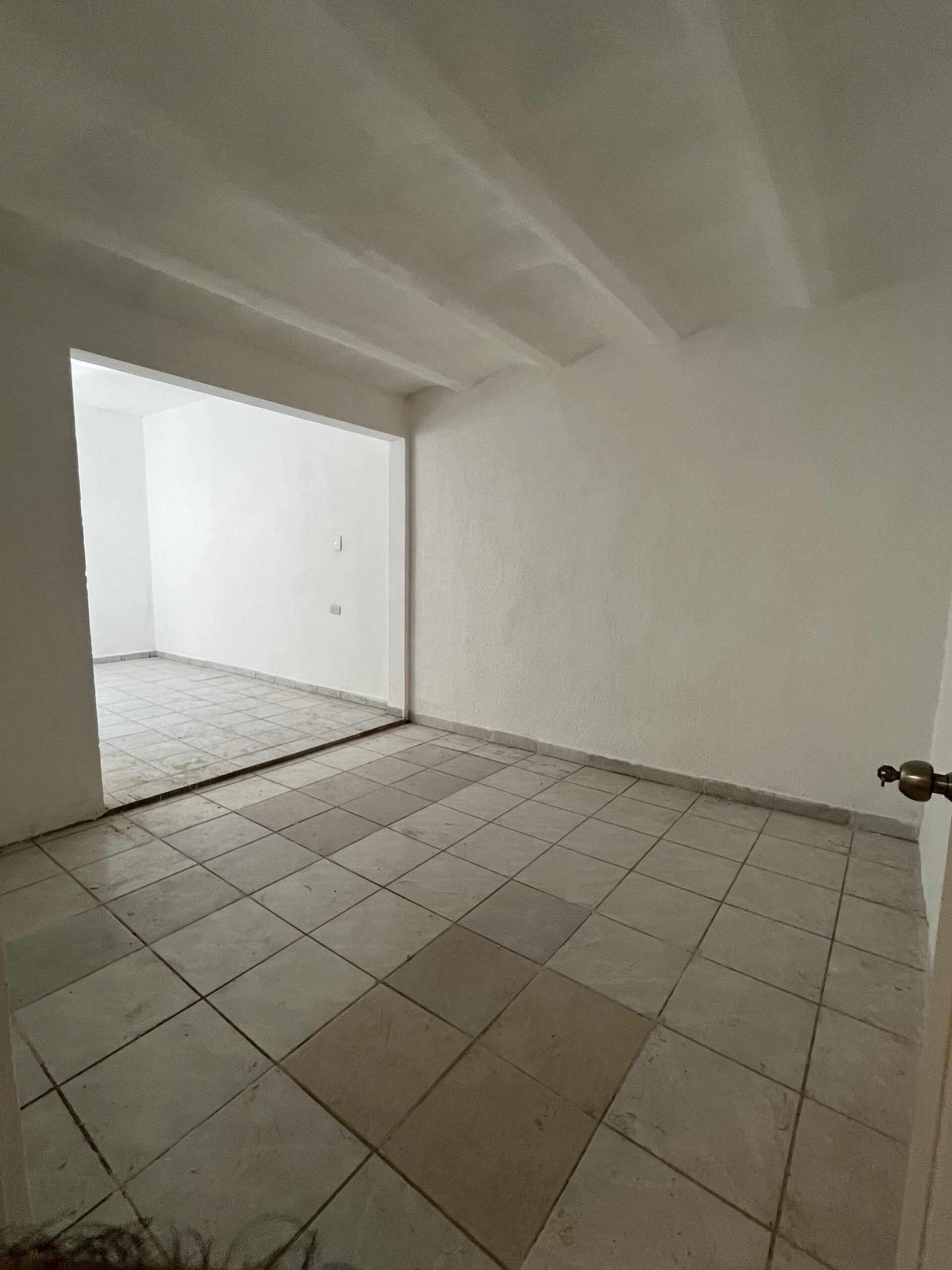 CASA EN VENTA SECTOR LOMAS DEL SOL FRACCIONAMIENTO MONTESIERRA - Image 4