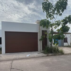 CASA EN RENTA CON COCHERA EN FINCA DE LAS COLINAS SECTOR SANTAFE