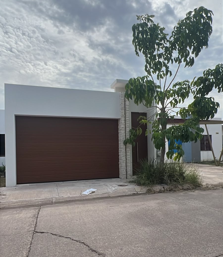 CASA EN RENTA CON COCHERA EN FINCA DE LAS COLINAS SECTOR SANTAFE
