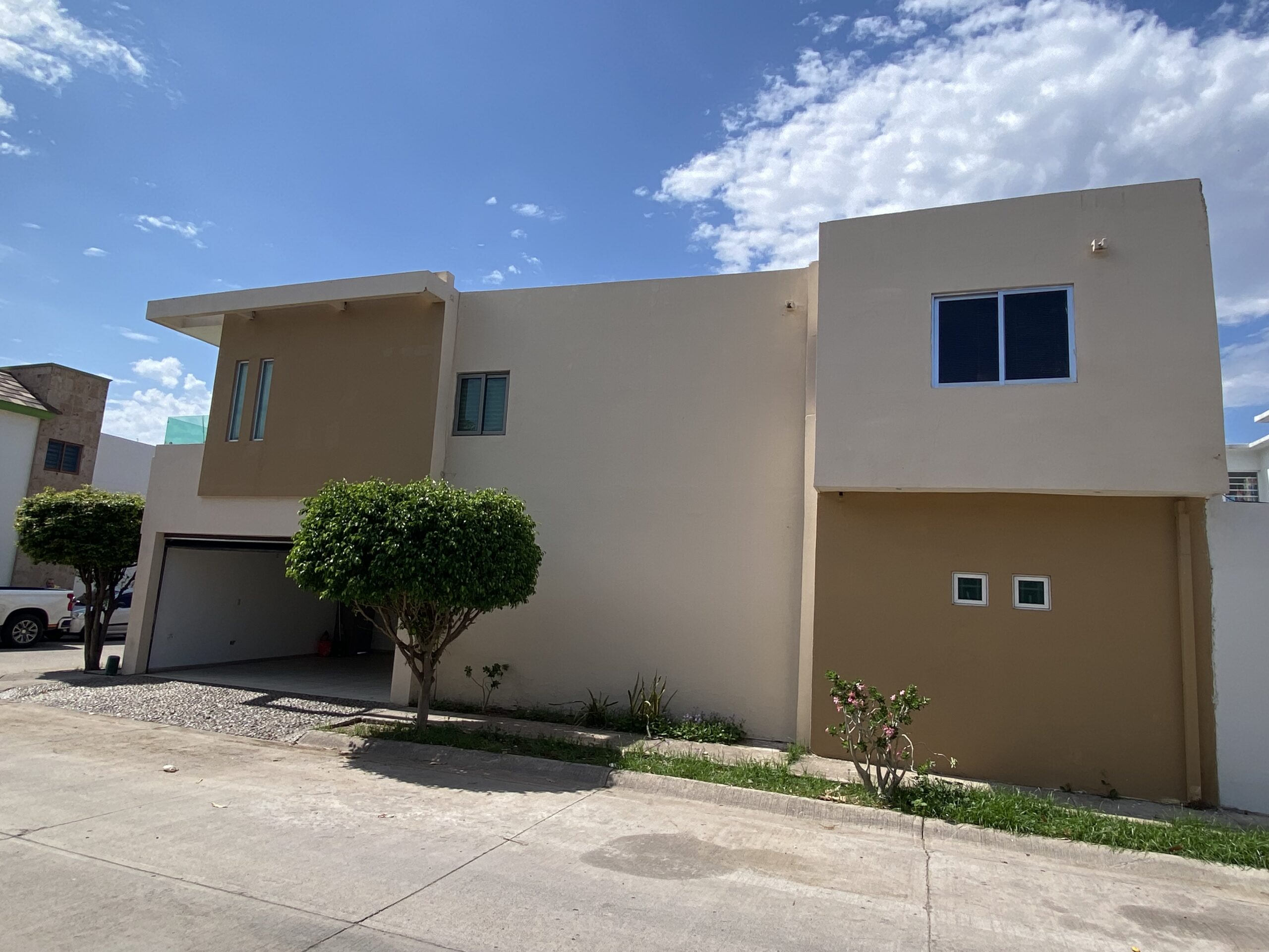 CASA AMUEBLADA EN ESQUINA EN PORTALEGRE MUY AMPLIA - Image 3