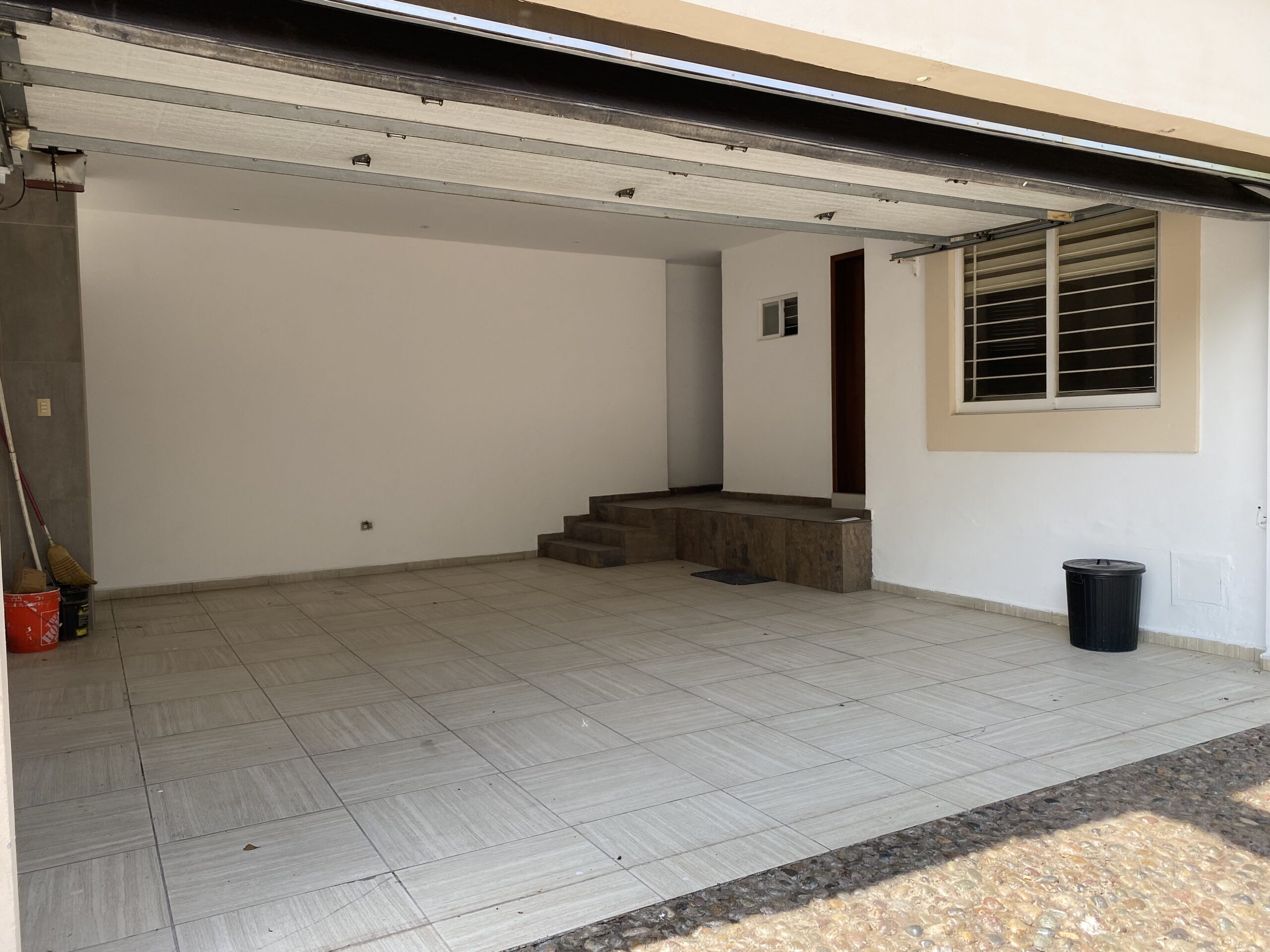 CASA AMUEBLADA EN ESQUINA EN PORTALEGRE MUY AMPLIA - Image 4