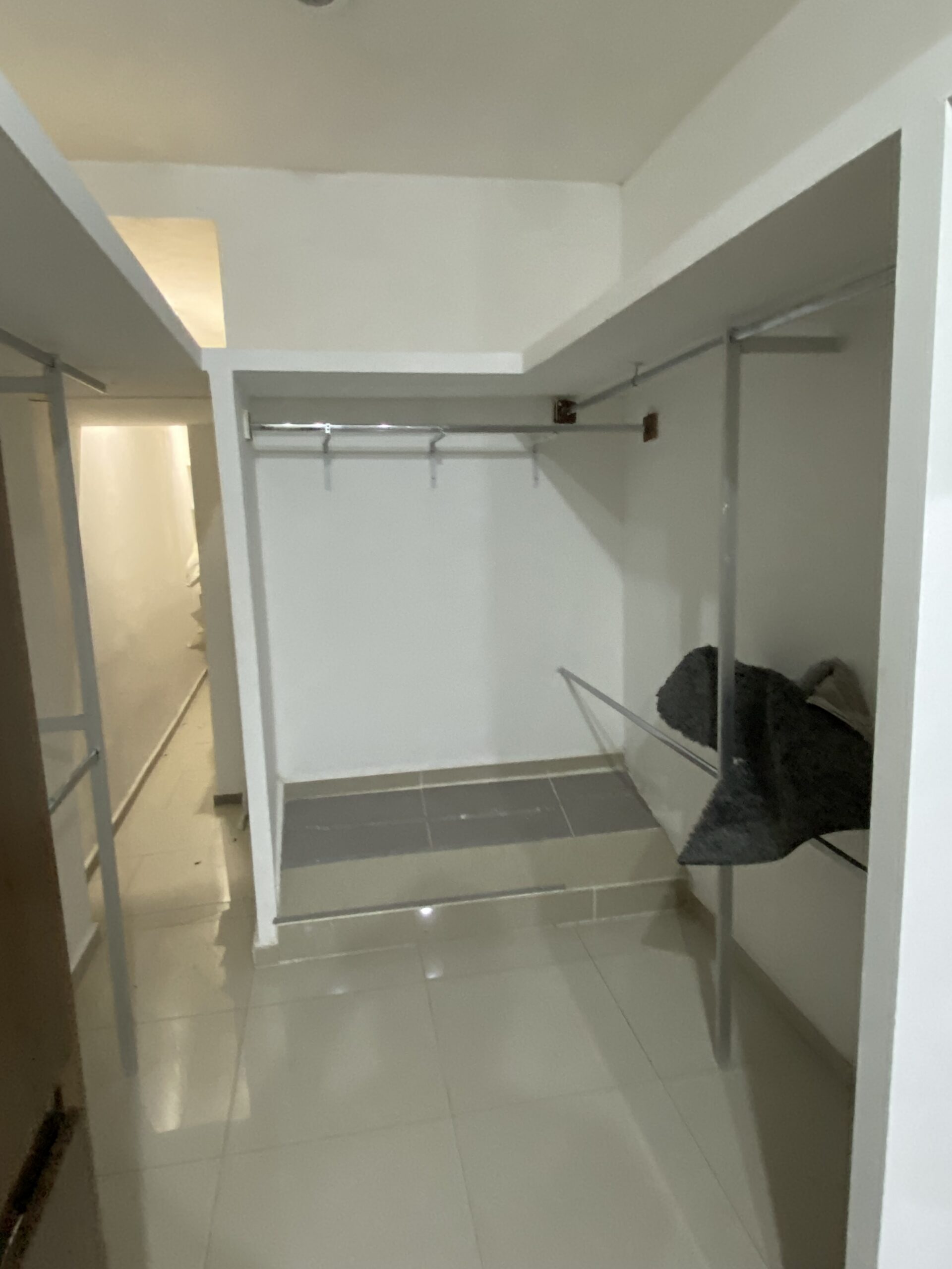 CASA AMUEBLADA EN ESQUINA EN PORTALEGRE MUY AMPLIA - Image 23